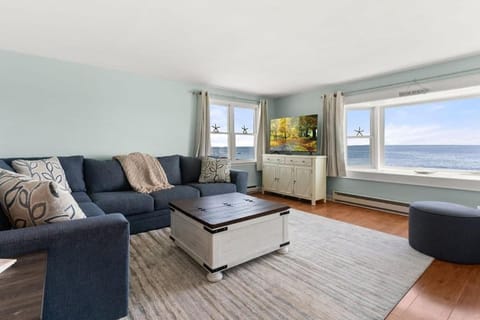 Sunrise Sanctuary Walk to Wallis Ocean Views Apartment in Rye