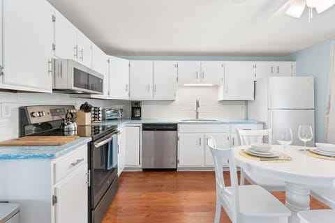 Sunrise Sanctuary Walk to Wallis Ocean Views Apartment in Rye