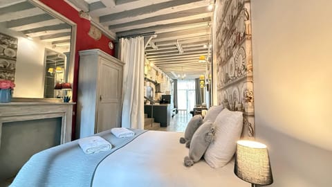 Bed, Photo of the whole room, Bedroom