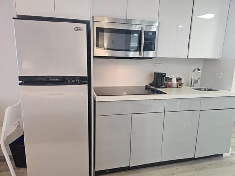 Ocean front paradise studio with ocean view and beach exit Apartment in Sunny Isles Beach