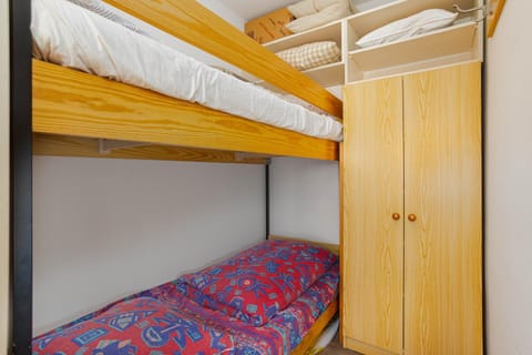 Bed, Photo of the whole room, Bedroom, bunk bed