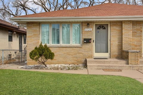 Chic Escape Near Mall of America Villa in Richfield