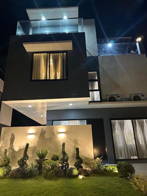 Night, Garden view
