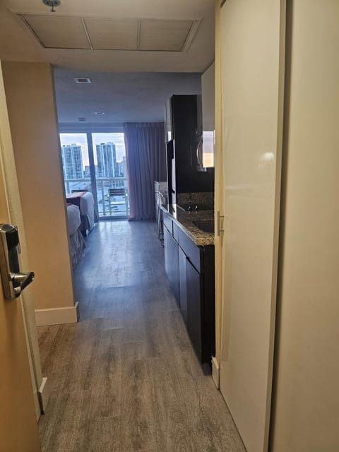 Beach Studio with City View Apartment in Sunny Isles Beach