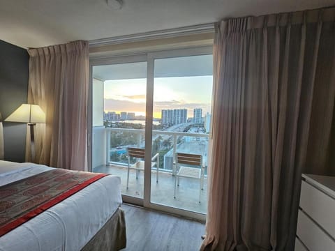 Beach Studio with City View Apartment in Sunny Isles Beach