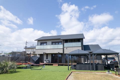 Property building, Day, Garden, Garden view