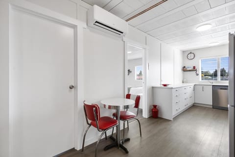 Kitchen or kitchenette, Photo of the whole room, Seating area, Dining area, oven, air conditioner