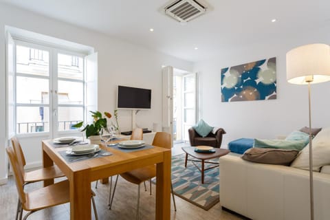 TV and multimedia, Living room, Dining area, air conditioner