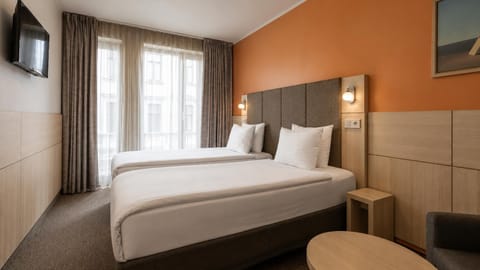Bed, TV and multimedia, Photo of the whole room