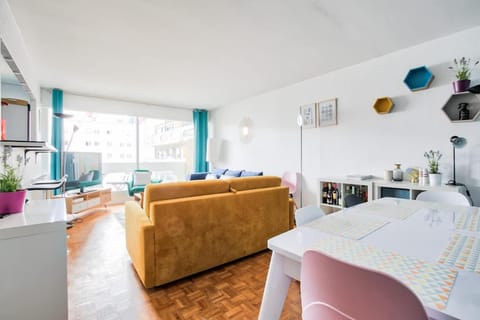 Dominos - La Defense Family Apartment 10P Apartment in Puteaux