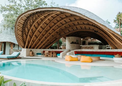 Garden, Kitchen or kitchenette, Living room, Pool view, Swimming pool, sunbed