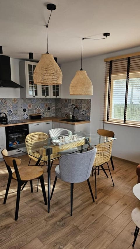 Kitchen or kitchenette, Seating area, Dining area