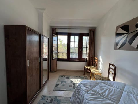 Photo of the whole room, Seating area, Bedroom