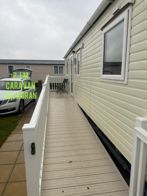 PJM caravans Campground/ 
RV Resort in Wyre District