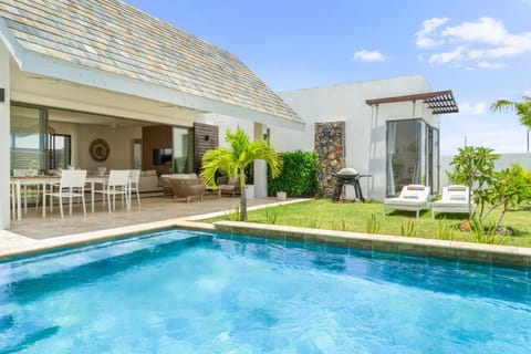 Property building, Garden, Swimming pool