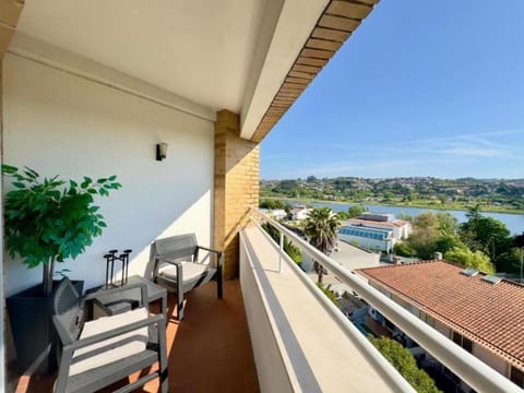 Natural landscape, View (from property/room), Balcony/Terrace, River view
