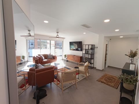 TV and multimedia, Living room, Seating area, Evening entertainment