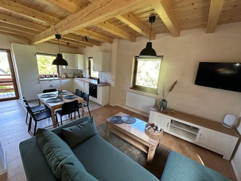 Communal lounge/ TV room, TV and multimedia, Kitchen or kitchenette, Living room, Seating area, Dining area, Evening entertainment