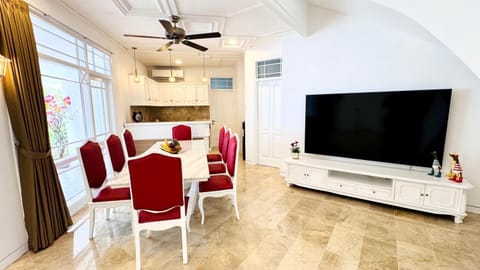 TV and multimedia, Dining area, air conditioner