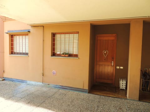 Facade/entrance, Decorative detail