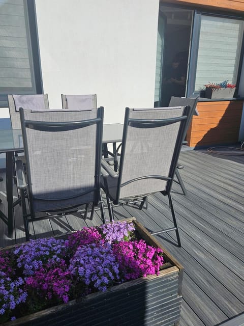 View (from property/room), Balcony/Terrace, Seating area