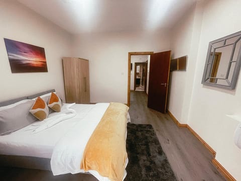 Bed, TV and multimedia, Photo of the whole room, Bedroom, wardrobe