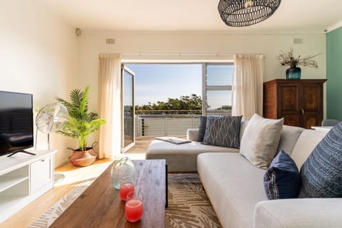Camps Bay Caprice - 5 min walk to beach Apartment in Camps Bay