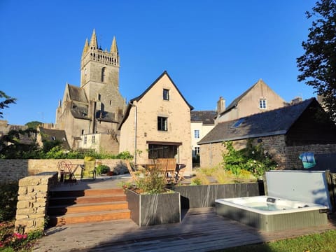 Property building, Spa and wellness centre/facilities, Landmark view