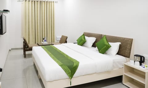 Bed, Photo of the whole room, Bedroom, air conditioner