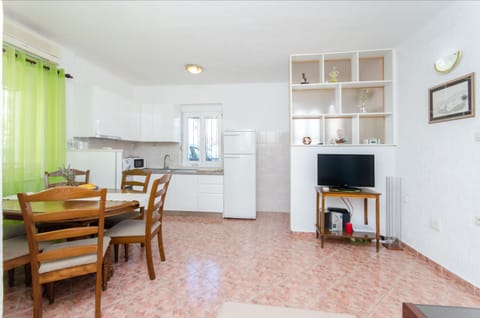 Kitchen or kitchenette, Living room, Dining area