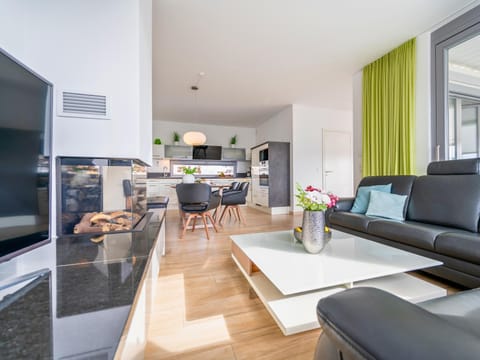 TV and multimedia, Kitchen or kitchenette, Living room, Seating area, Dining area