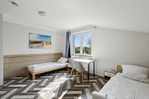 Bed, Photo of the whole room, Seating area, Bedroom