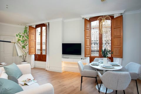 Property building, TV and multimedia, Living room, Seating area, Dining area