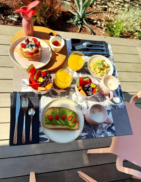 Day, Food and drinks, Food, Breakfast, Continental breakfast, Lunch, Drinks