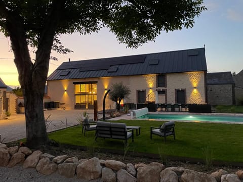 Property building, Garden view, Swimming pool