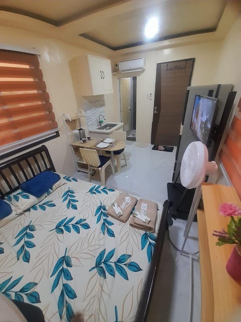 Bed, TV and multimedia, Photo of the whole room, Bedroom, air conditioner