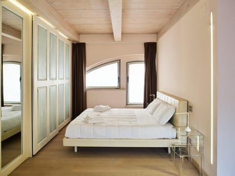 Bed, Photo of the whole room, Bedroom, towels, wardrobe