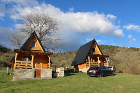 Property building, Natural landscape, Mountain view, Parking
