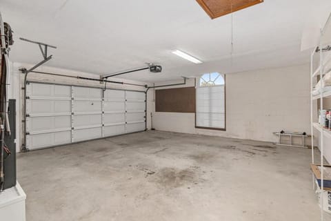 Peacock Paradise House in Ocala