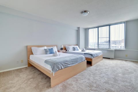 Bed, Bedroom, towels