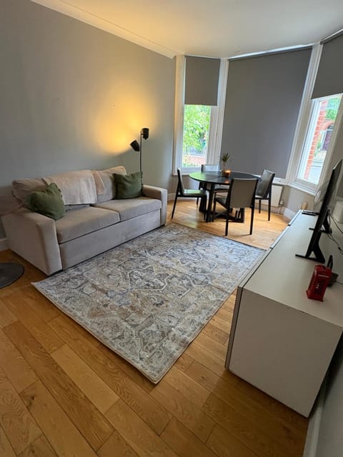 Living room, Photo of the whole room, Dining area