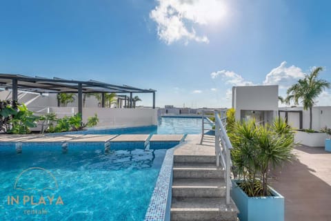 Day, Pool view, Swimming pool, sunbed