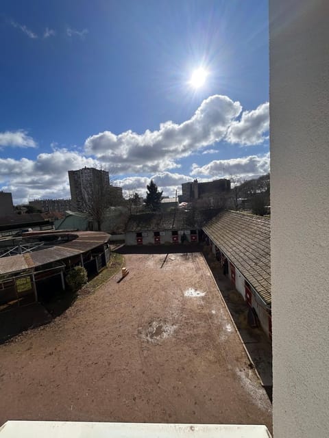 New apartment in a horse stable Apartment in Moulins
