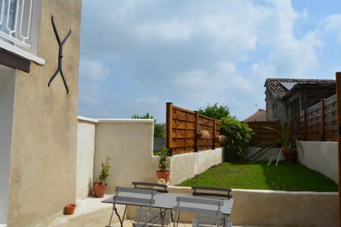 Patio, Garden, Dining area, Garden view