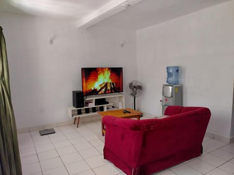 TV and multimedia, Living room, Seating area, Evening entertainment