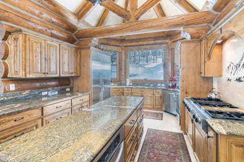 Bearpaw Manor by Exceptional Stays Chalet in Mountain Village