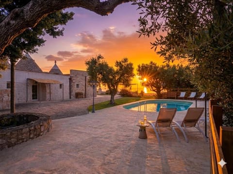 Property building, Natural landscape, Solarium, Pool view, Swimming pool, Sunrise, sunbed