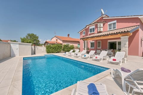Bird's eye view, Pool view
