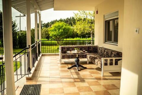 View (from property/room), Balcony/Terrace