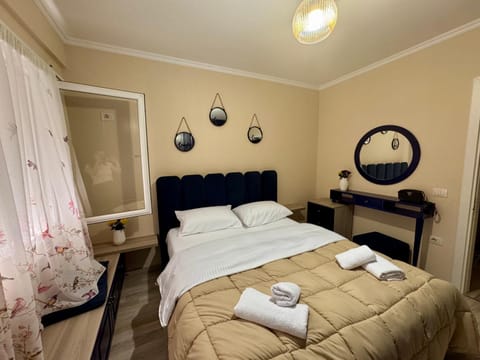 Bed, Photo of the whole room, Bedroom, towels